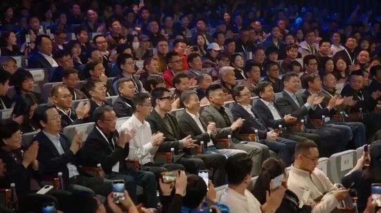 新一代SU7刚发布,小米股价暴跌近10%,啥情况?