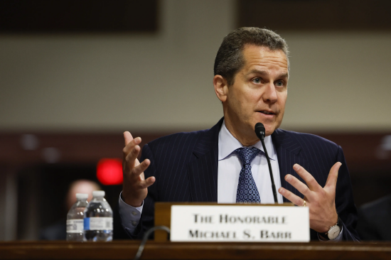 监管机构着手制定规则之际 美联储理事巴尔提示稳定币风险