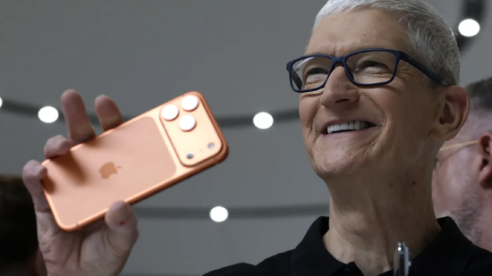 苹果盘前涨2.7% iPhone与Mac需求火爆 营收指引超市场预期